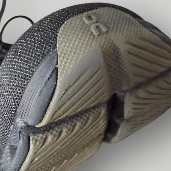 ON Running Cloud Women’s Shoes – Size W7.5 – Black – Pre-Owned - Picture 9 of 11